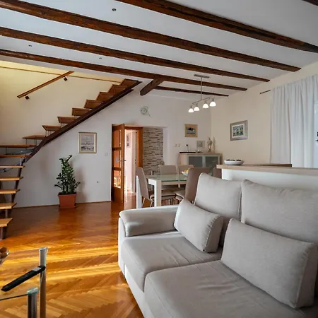 Seafront Escape Apartman *