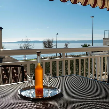 Seafront Escape Kastela