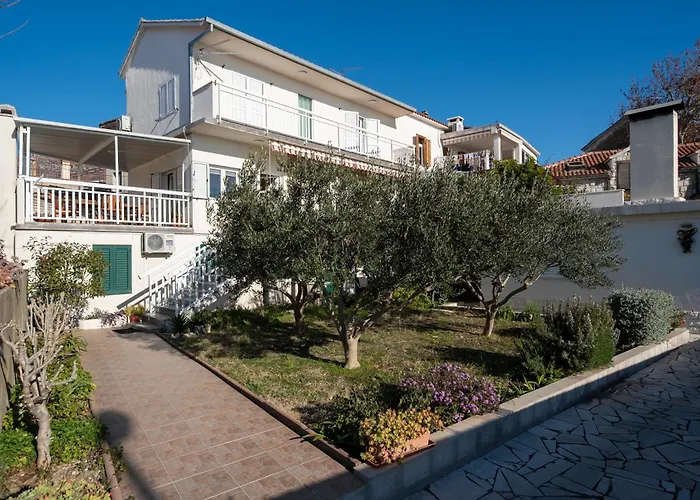 Seafront Escape Kastela